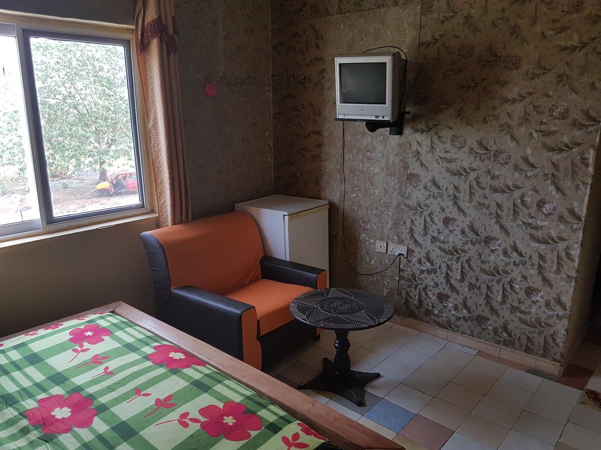 Open Space Hotel Кумаси Экстерьер фото