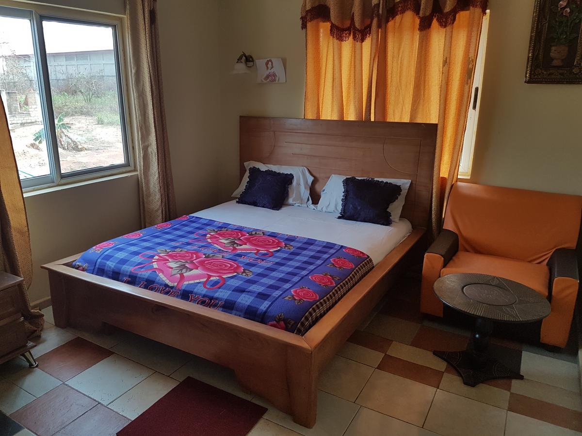 Open Space Hotel Кумаси Экстерьер фото